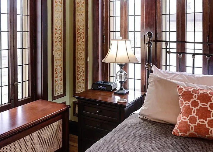 Lang House B&B - Chicago Bed and breakfast