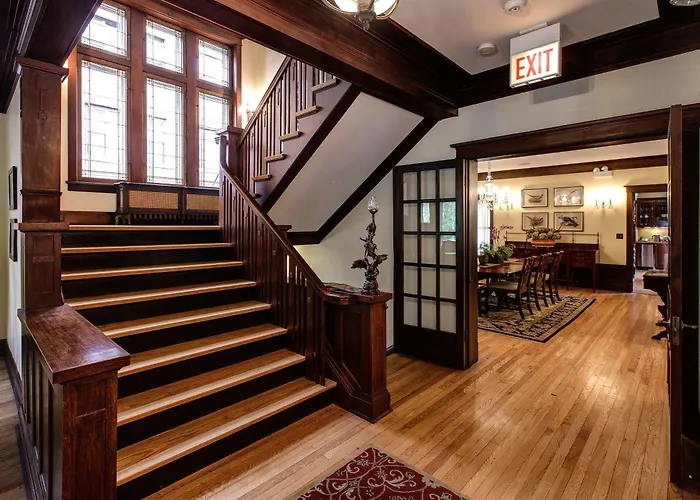 Lang House B&B - Chicago Bed and breakfast