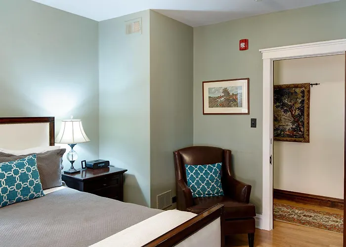 Lang House B&B - Chicago Bed and breakfast 4*
