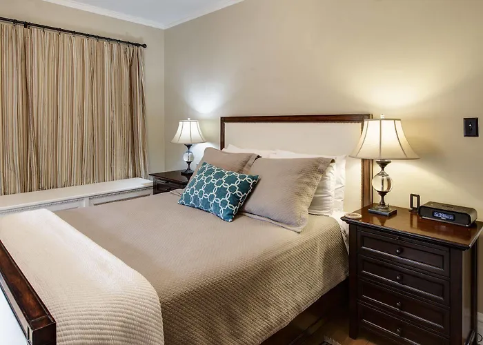 Lang House B&B - Chicago Bed and breakfast