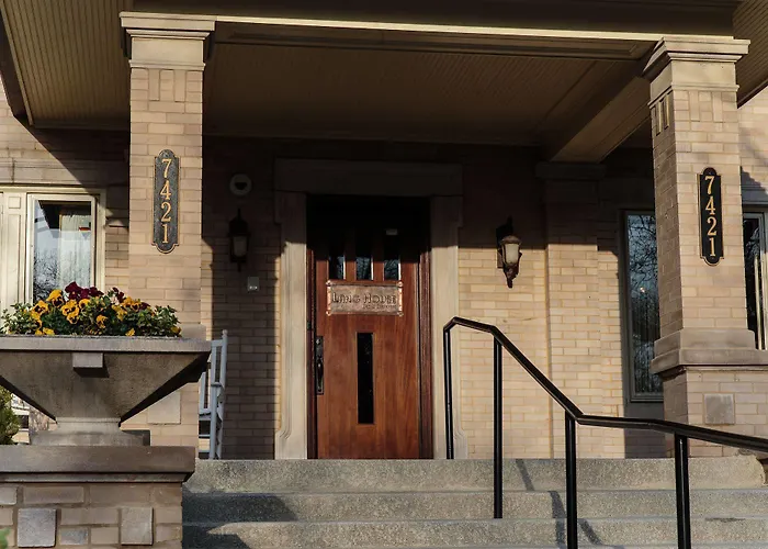 Lang House B&B - Chicago Bed and breakfast